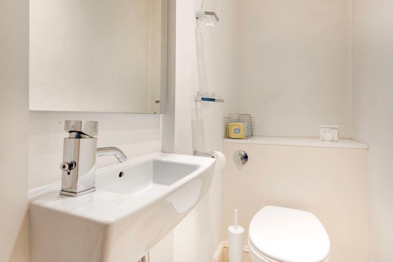 Classy And Spacious One Bedroom Flat In Amazing Location 런던 외부 사진